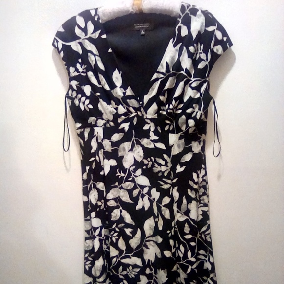 BLACK LABEL Black and Cream V Neck Floral Dress - Picture 1 of 4